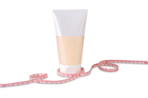 Beyaz arka plan üzerinde izole haddelenmiş santimetre kapsayıcıyla kozmetik
