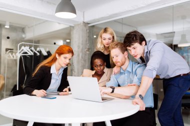 Beyin fırtınası yaratıcı iş adamları