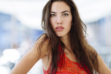 Mükemmel görünümlü göz alıcı kadın