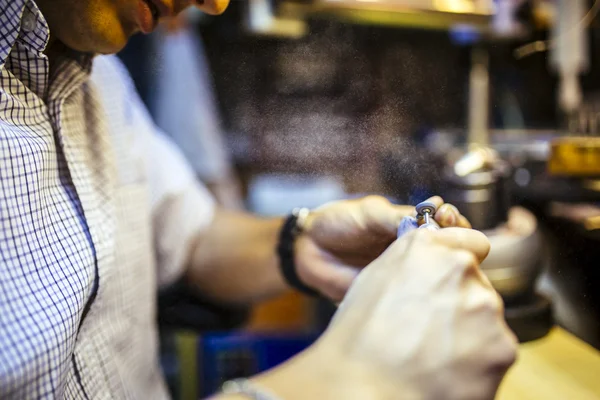 Poussières et particules volantes pendant le travail — Photo