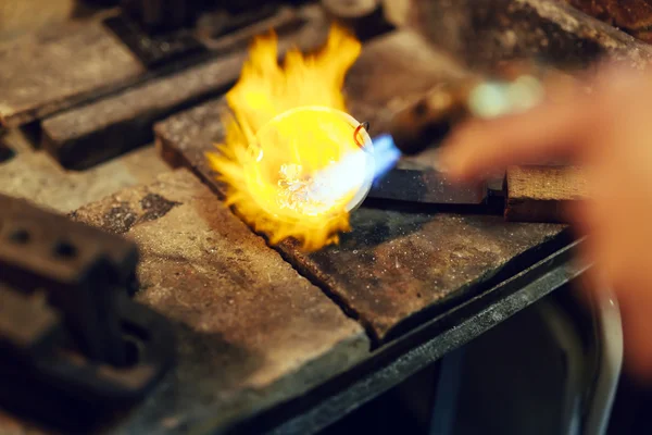 Goldsmith melting metal