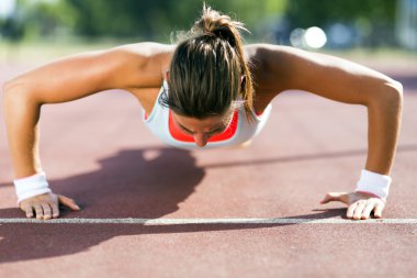 Şınav çeken kadın 