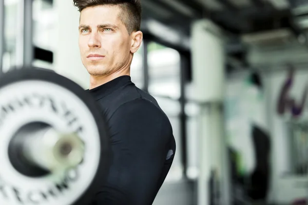 Giovane formazione in palestra — Foto Stock