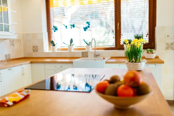 Flowers on kitchen counter — Stock Photo, Image