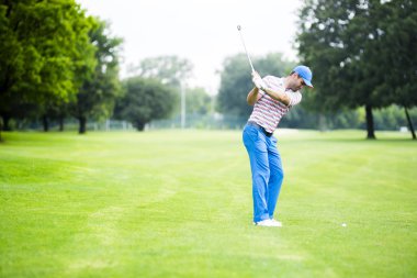 Önce ve sonra atış pratik golfçü