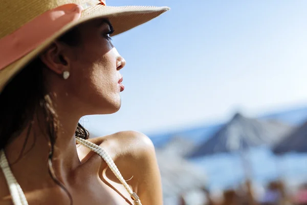 Beautiful woman wearing hat in summer — Stock Photo, Image