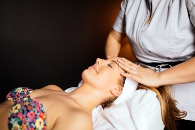 Yüz masaj pampering