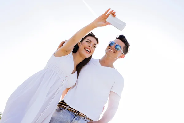 Beautiful couple taking a selfie — Stock Photo, Image