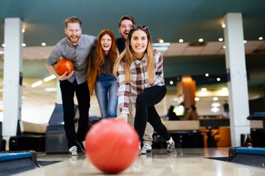 Bowling süre eğleniyor arkadaşlar