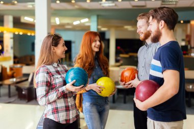 Bowling süre eğleniyor arkadaşlar