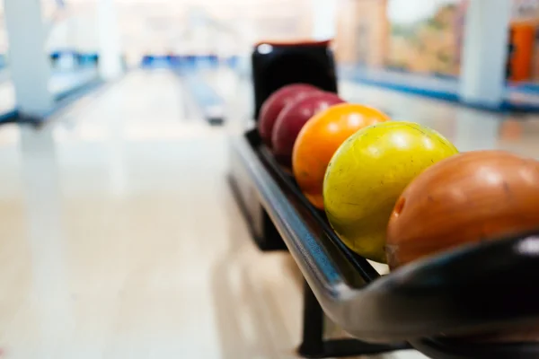 Renkli bowling topları — Stok fotoğraf