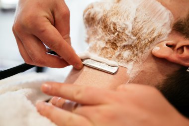 Retro tıraş köpüğü ile