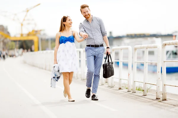 Belo romance do casal — Fotografia de Stock