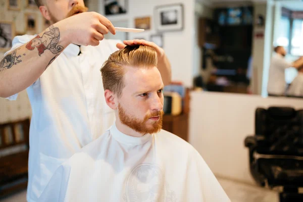 Combing of hair and styling — Stock Photo, Image