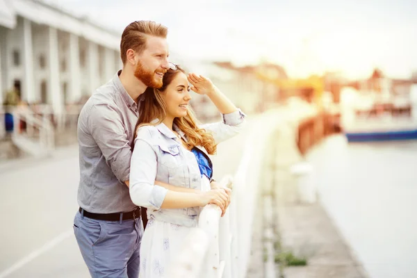 Schönes glückliches Paar — Stockfoto