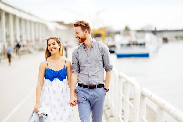 Casal desfrutando tempo juntos — Fotografia de Stock