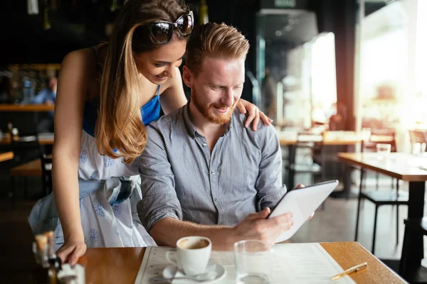 Beautiful couple looking at tablet — Stock Photo, Image