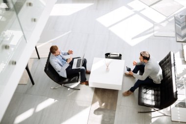 İş Adamları Fikirleri Tartışıyor