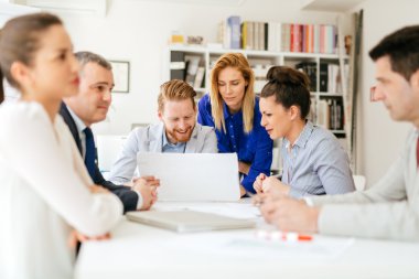 İş adamları gelecek planlarını tartışıyor