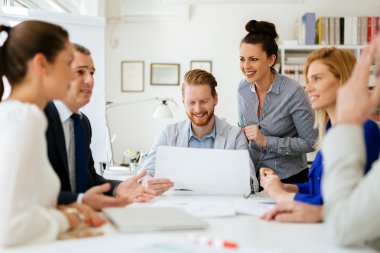 İş adamları gelecek planlarını tartışıyor