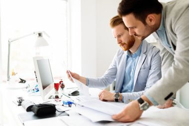 Proje üzerinde birlikte çalışma arkadaşları