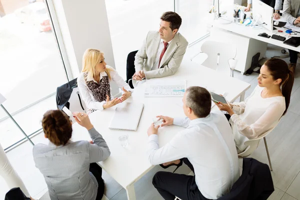 Reunión de empresarios en la oficina — Foto de Stock