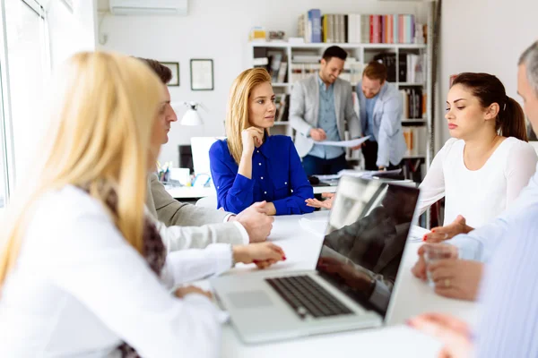 Beyin fırtınası başarılı iş ortakları 