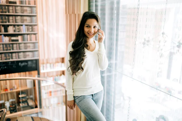 Businesswoman using mobile phone — Stock Photo, Image