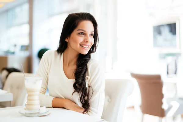 Glamorosa dama bebiendo café — Foto de Stock