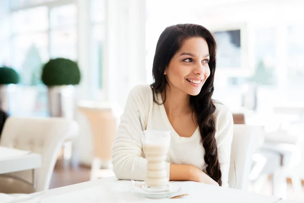 Glamorosa dama bebiendo café — Foto de Stock