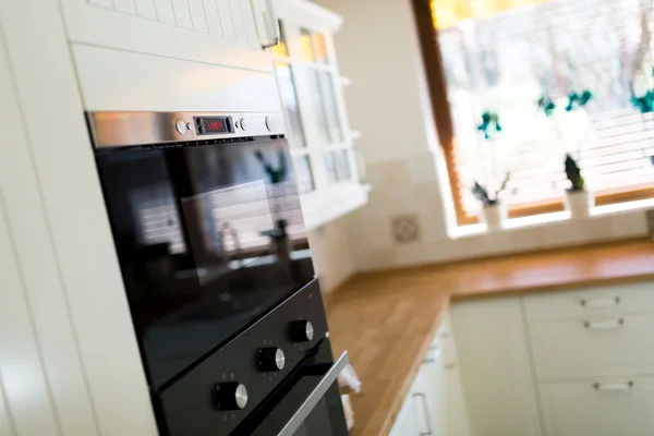 Electrodomésticos de cocina en un interior contemporáneo — Foto de Stock