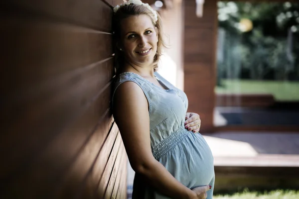 Beautiful blond pregnant woman — Stock Photo, Image