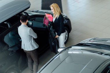 Bayilik arabalara bakarak müşteri