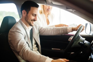 Mutlu müşteri sadece bir araba satın aldı