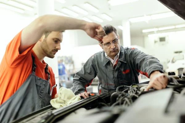 Meccanica di manutenzione auto — Foto Stock