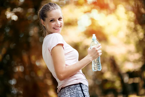 Dehydrierte Joggerin — Stockfoto