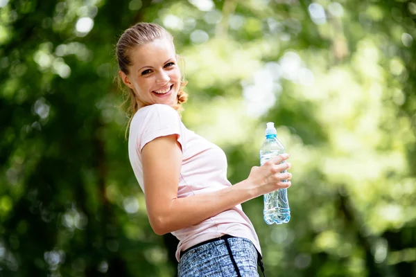 Kadın jogger susuz — Stok fotoğraf