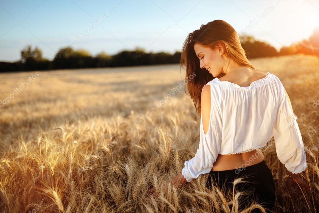 Resultado de imagen para mujer romantica