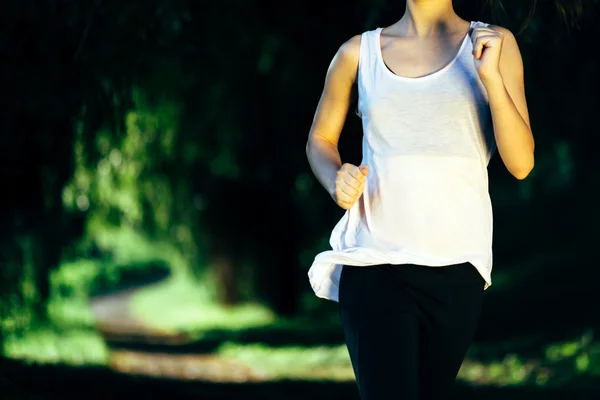Vacker kvinna jogging — Stockfoto