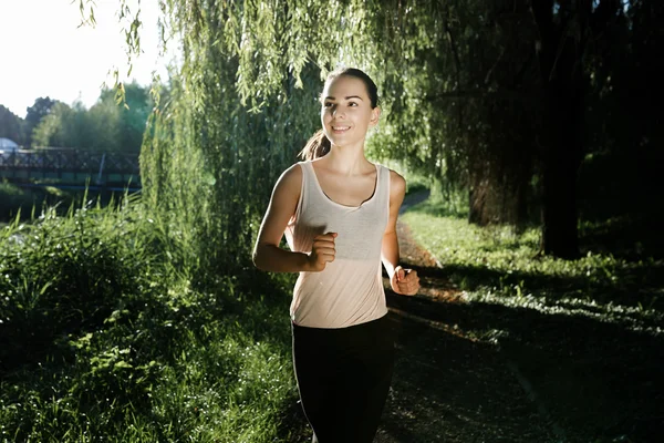 Mulher bonita jogging — Fotografia de Stock