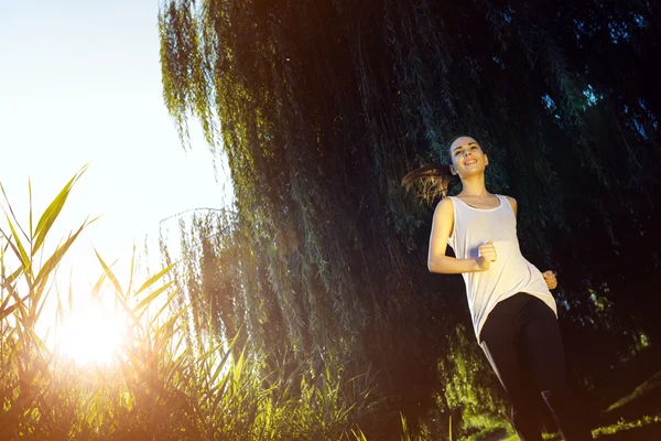 Mooie vrouw joggen — Stockfoto