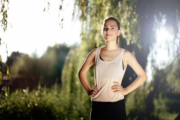 Athletische Frau bereit zum Laufen — Stockfoto