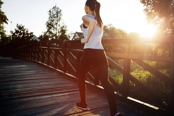 Krásná scéna ženské jogger — Stock fotografie