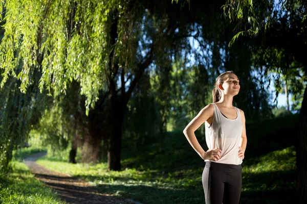 Mulher atlética pronta para correr — Fotografia de Stock