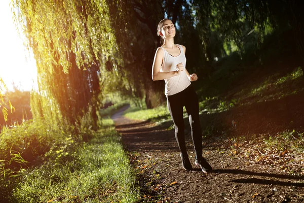Atletica donna jogging — Foto Stock
