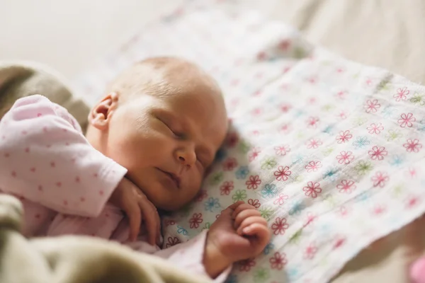 Newborn need a lot of rest — Stock Photo, Image