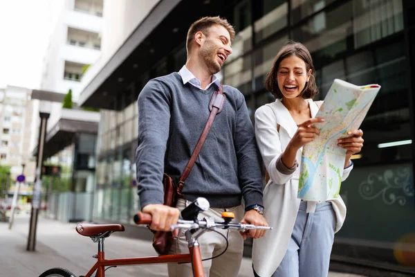 Feliz Joven Hermoso Moderno Elegante Pareja Urbana Ciudad Viajes Aire — Foto de Stock