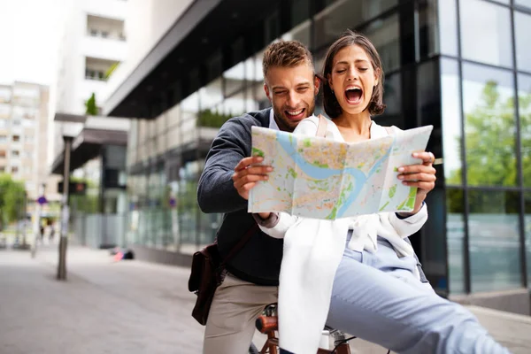 Pareja Viajes Citas Concepto Turismo Feliz Mujer Sonriente Hombre Enamorado — Foto de Stock