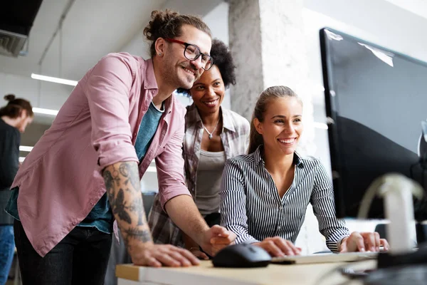 Brainstorming Équipe Équipe Gestionnaires Créatifs Travaillant Avec Nouveau Projet Démarrage — Photo