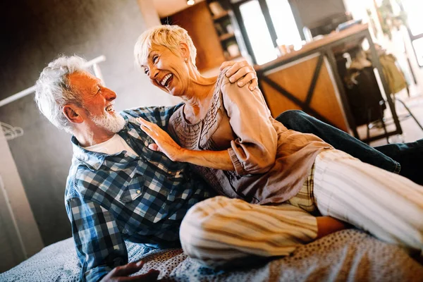 Happy Smiling Senior Couple Embracing Together Enjoying Retirement Home — Stock Photo, Image